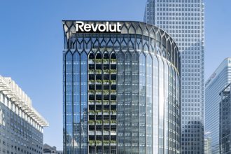 revolut-moves-global-hq-to-heart-of-london’s-financial-district-as-it-awaits-uk-bank-license