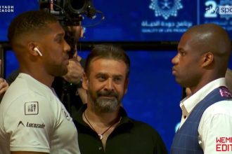 ‘who-is-going-to-look-away-first?’-|-aj-and-dubois’-intense-face-off!