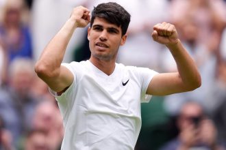 alcaraz-endures-early-test-in-his-wimbledon-title-defence